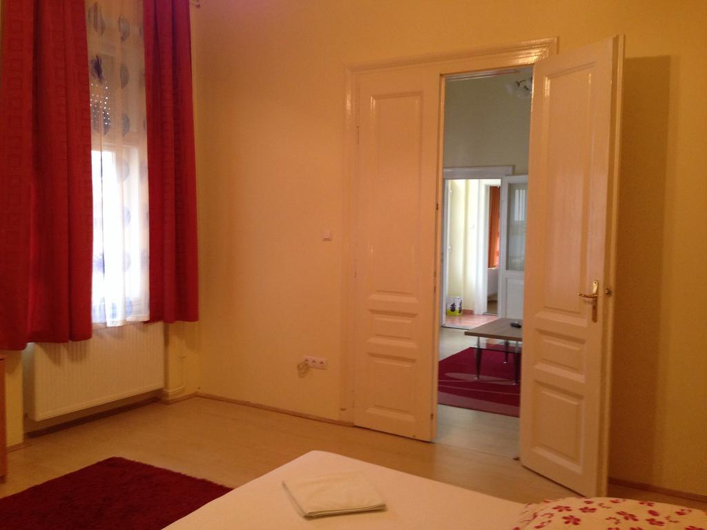 Peterfia Apartman Debrecen Exterior foto